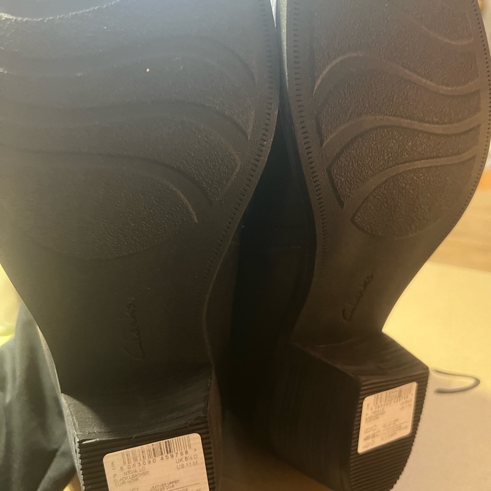 Clarks Neva Lo Black Leather Ankle Booties - Picture 6 of 7